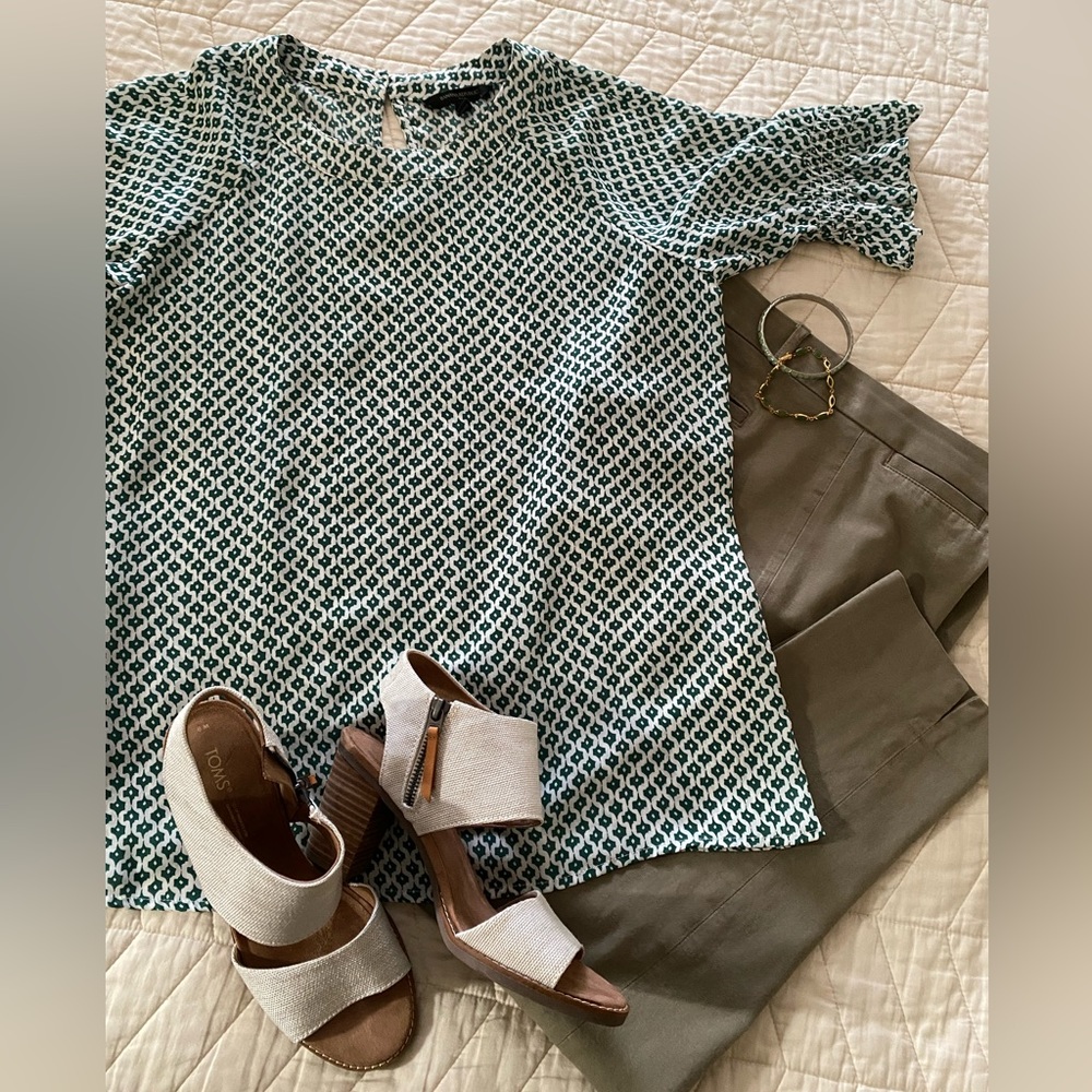 Banana Republic ladies blouse size small